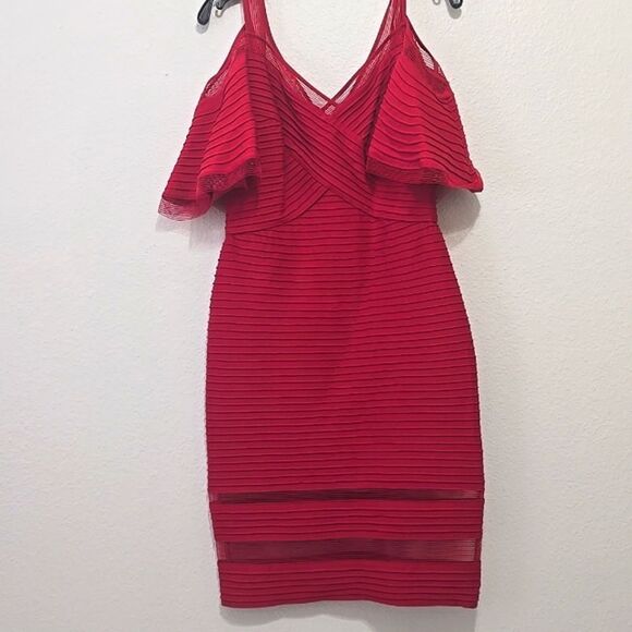 MALIAH COLD-SHOULDER PINTUCK JERSEY DRESS S - Picture 3 of 9